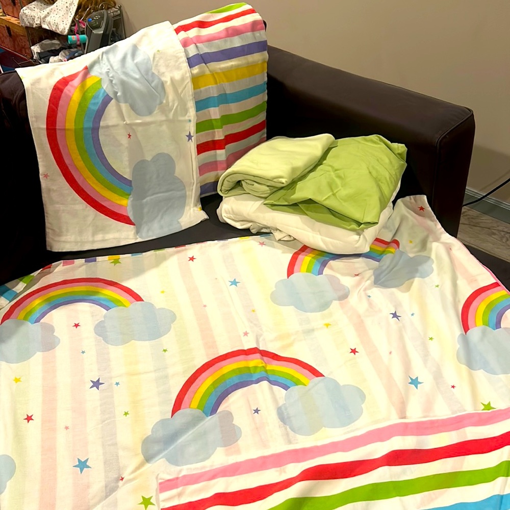 Toddler bed Rainbow bedding